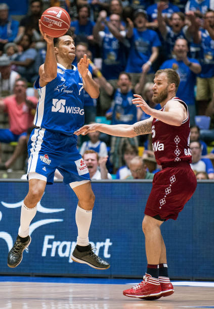 阵容更替 阵容更替