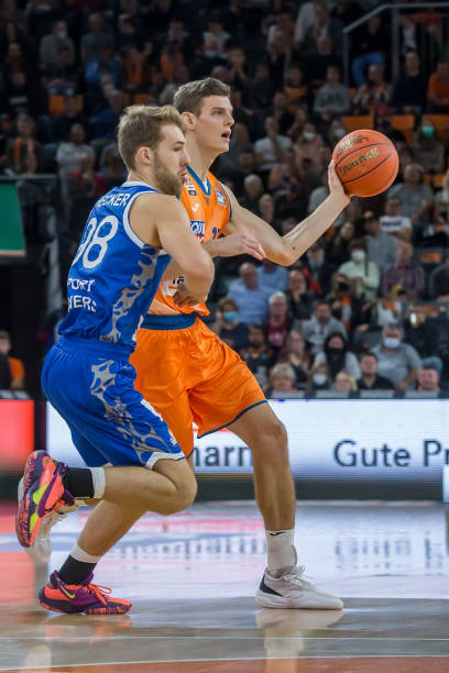 元足球的持 元足球的持